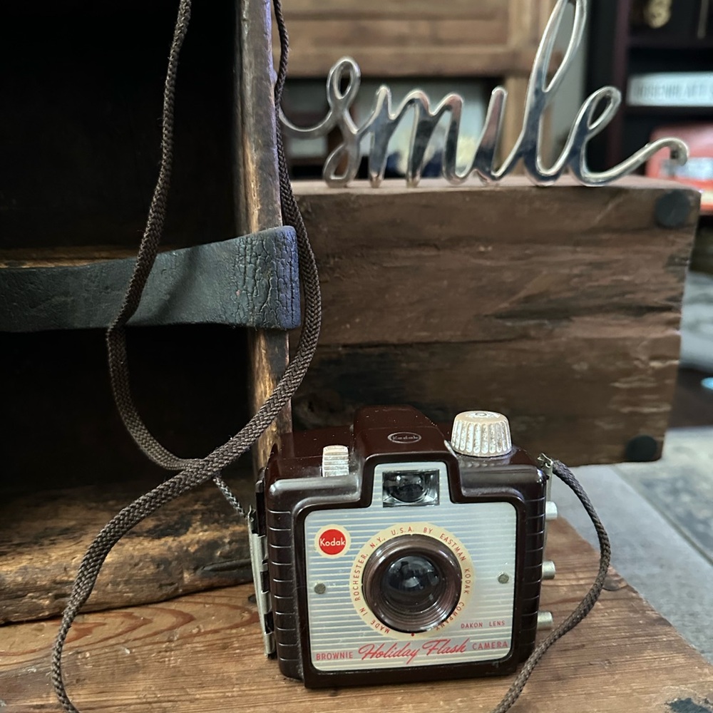 Vintage Antique Kodak Brownie Holiday Flash Camera Brown Bake Lite and Silver